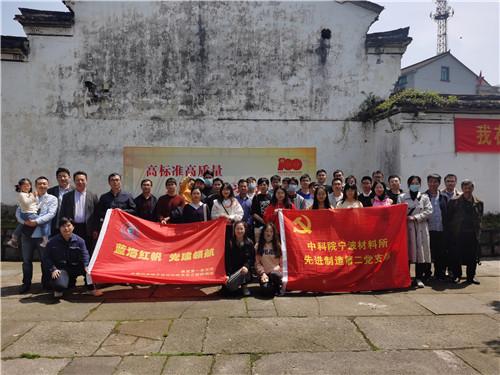 48岁潘粤明瘦身成功，与美女乘车同行一路热聊，什么情况？游戏画面
